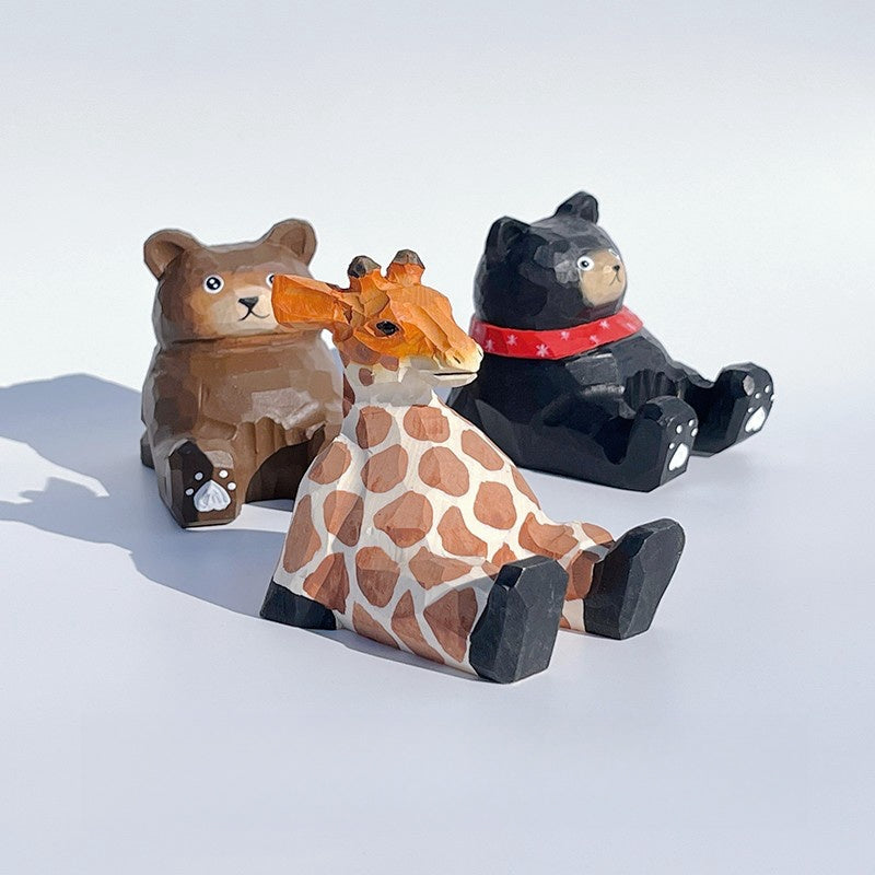 Wooden cell phone holder in three animal shapes, hand-painted.